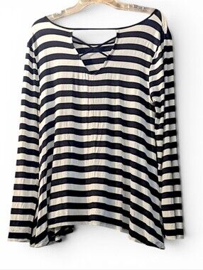 Cable & Gauge Black and White Super Soft Striped Long-Sleeve Swing Top L